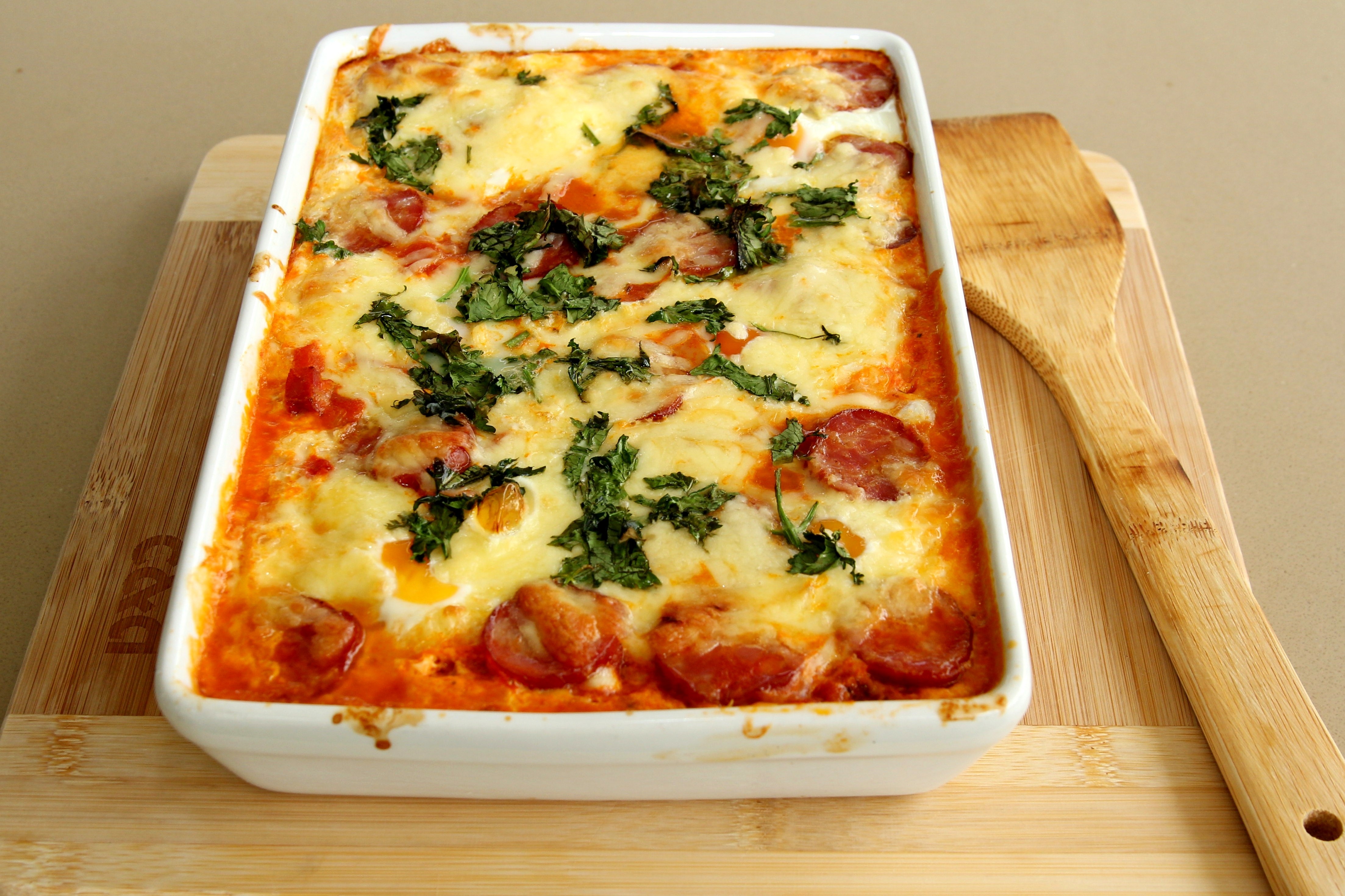 food-spanish-baked-eggs-spanish-egg